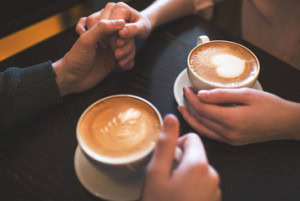 couples-drinking-coffee